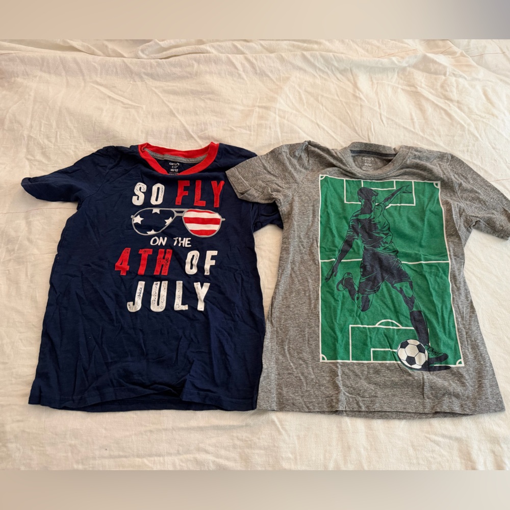 (2) Carter’s boys short sleeve shirt bundle - size 10/12
Excellent condition.